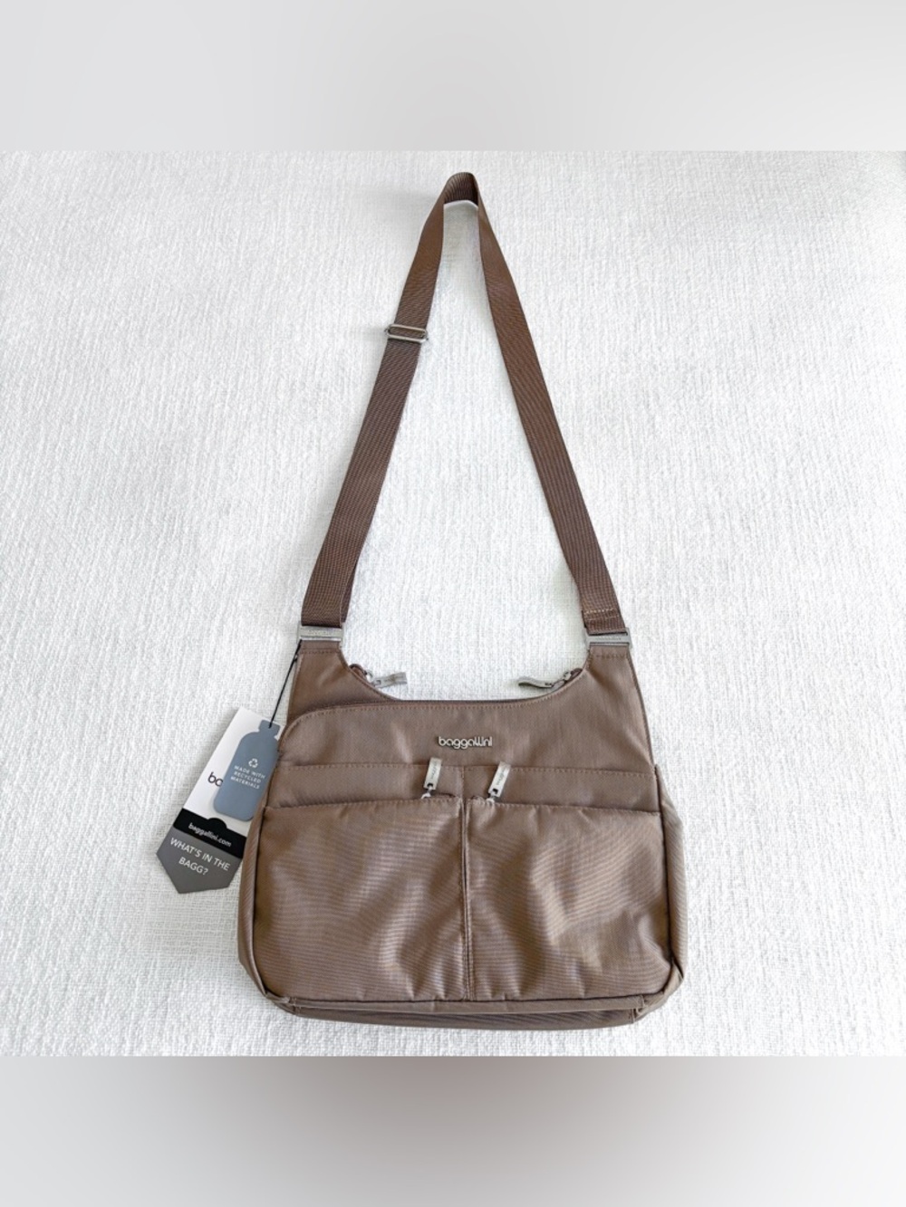 Baggallini cross over crossbody. - Picture 2 of 16